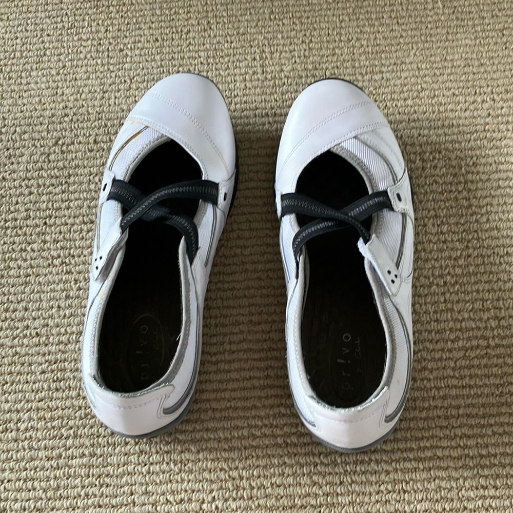 Clark’s Privo White and Black Sneakers Soft Minimalist Design